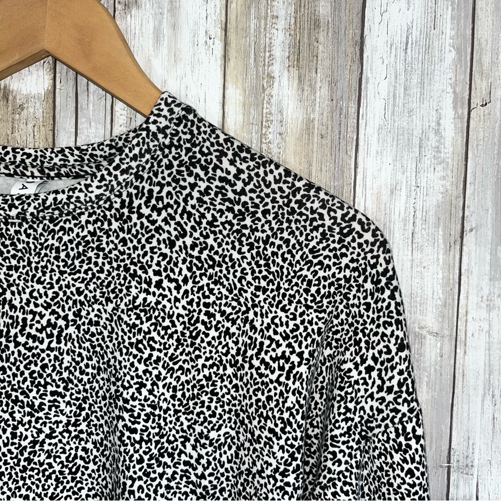Athleta Micro Cheetah Black/ Seasalt Balance Pullover Sweatshirt XS - Picture 4 of 6